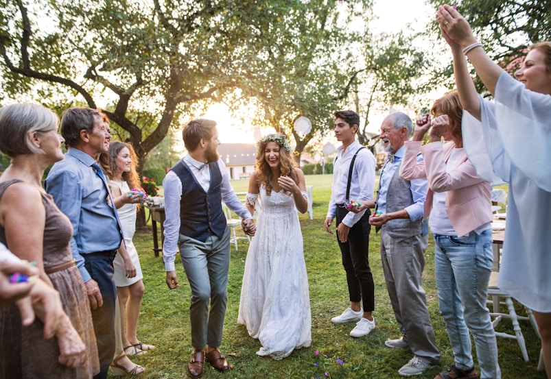 foto van trouw met familie